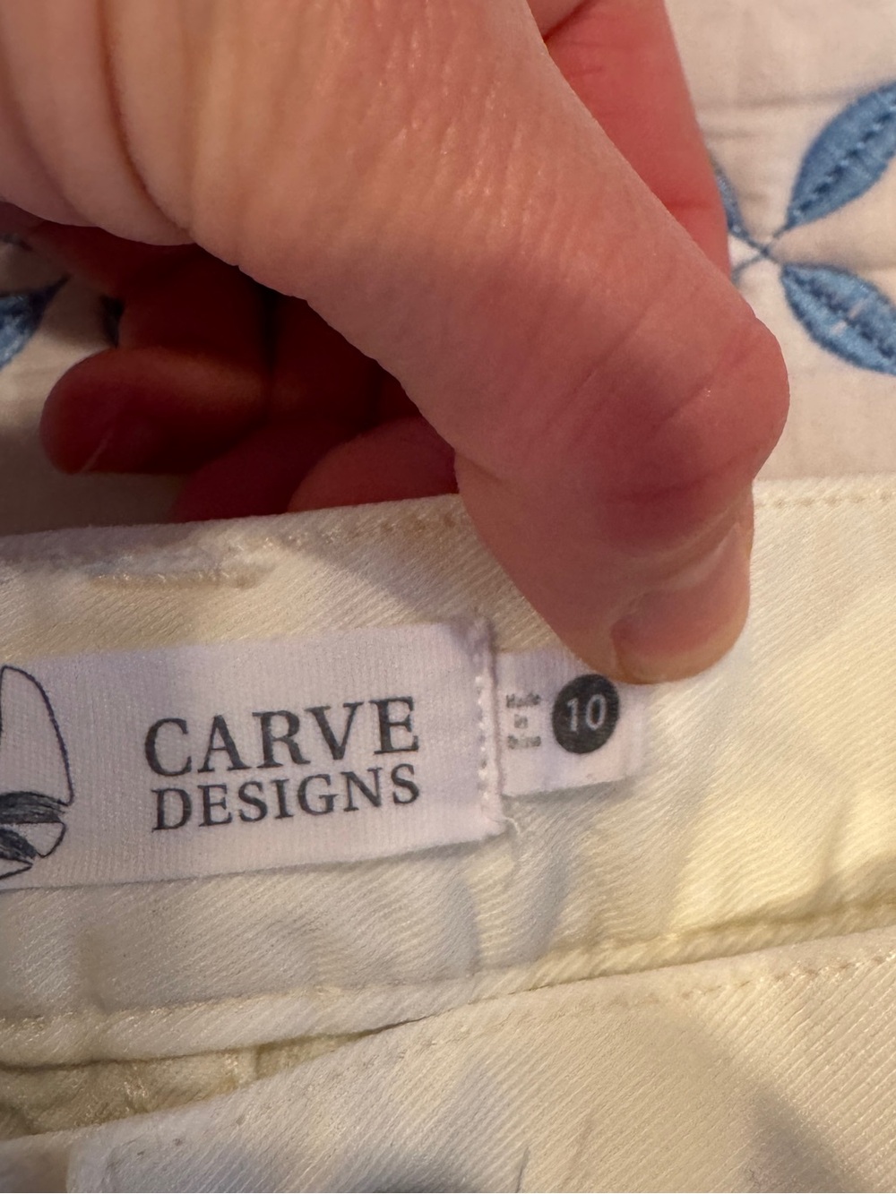 Carve Design Women’s cream colored super soft shorts - Picture 3 of 3